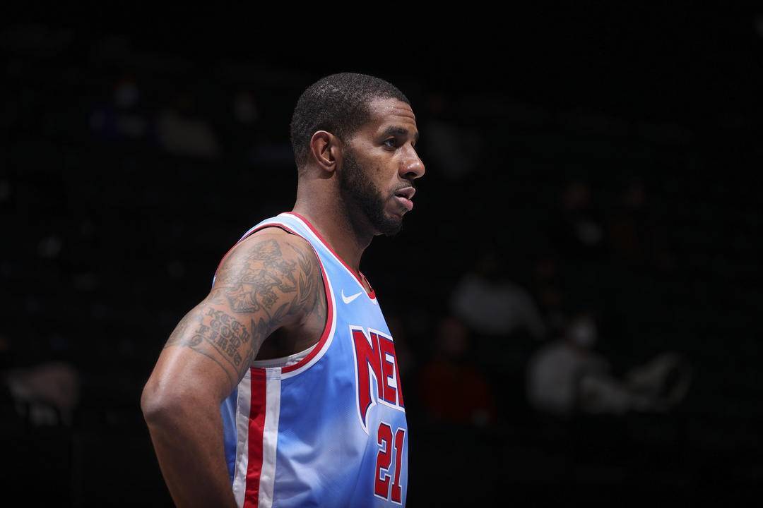 她并没有因 她并没有因